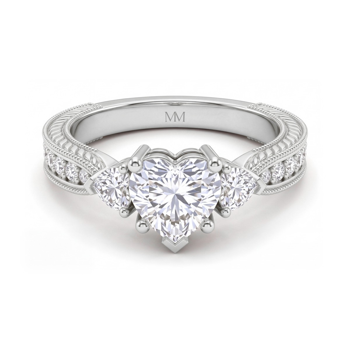 Cherie - Anillo de moissanita de talla corazón con piedras laterales en forma de corazón