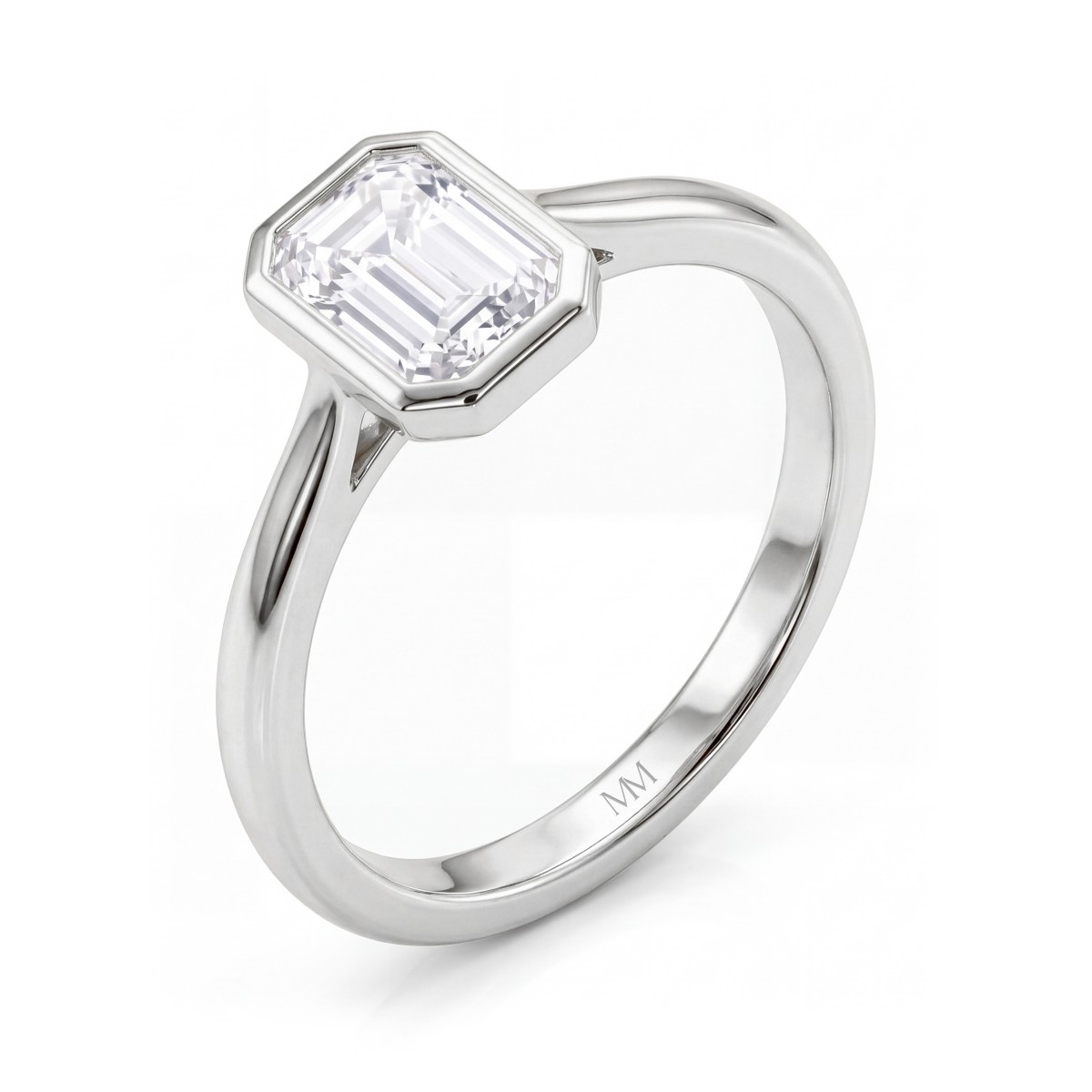 Esme - Anillo solitario de moissanita talla esmeralda con engaste en bisel