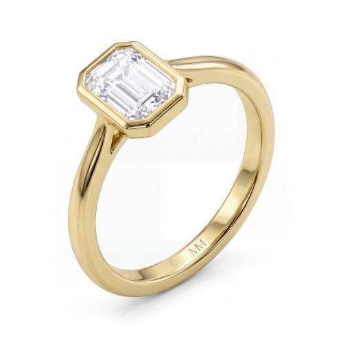 Esme - Anillo solitario de moissanita talla esmeralda con engaste en bisel