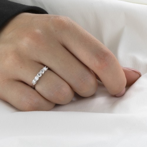 Quintella - Anillo de aniversario con 5 piedras de moissanita