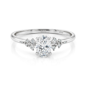 Ovaline - Anillo de moissanita de talla oval con piedras laterales minimalistas