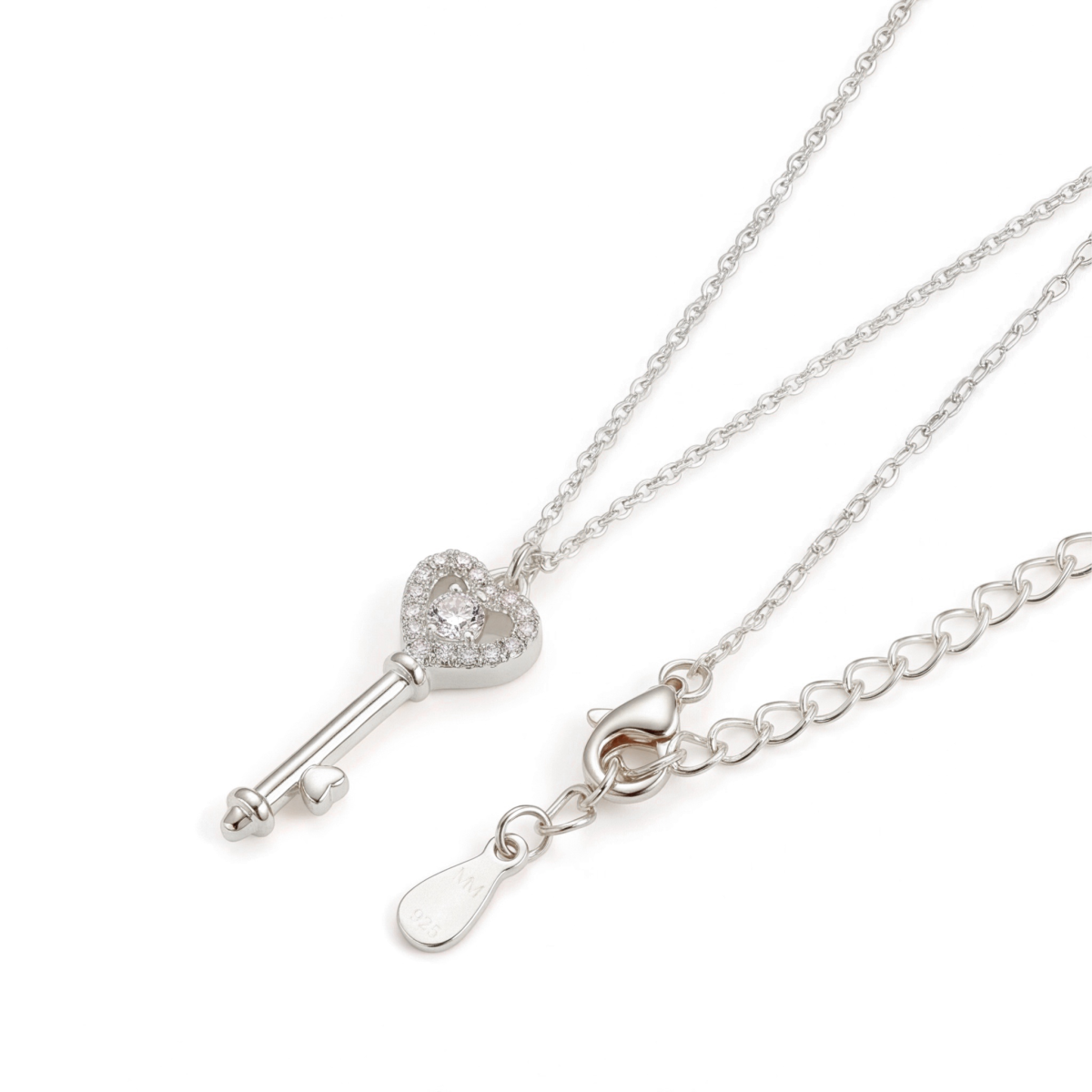 Amore - Colgante de moissanita en forma de llave de corazón con engaste pavé