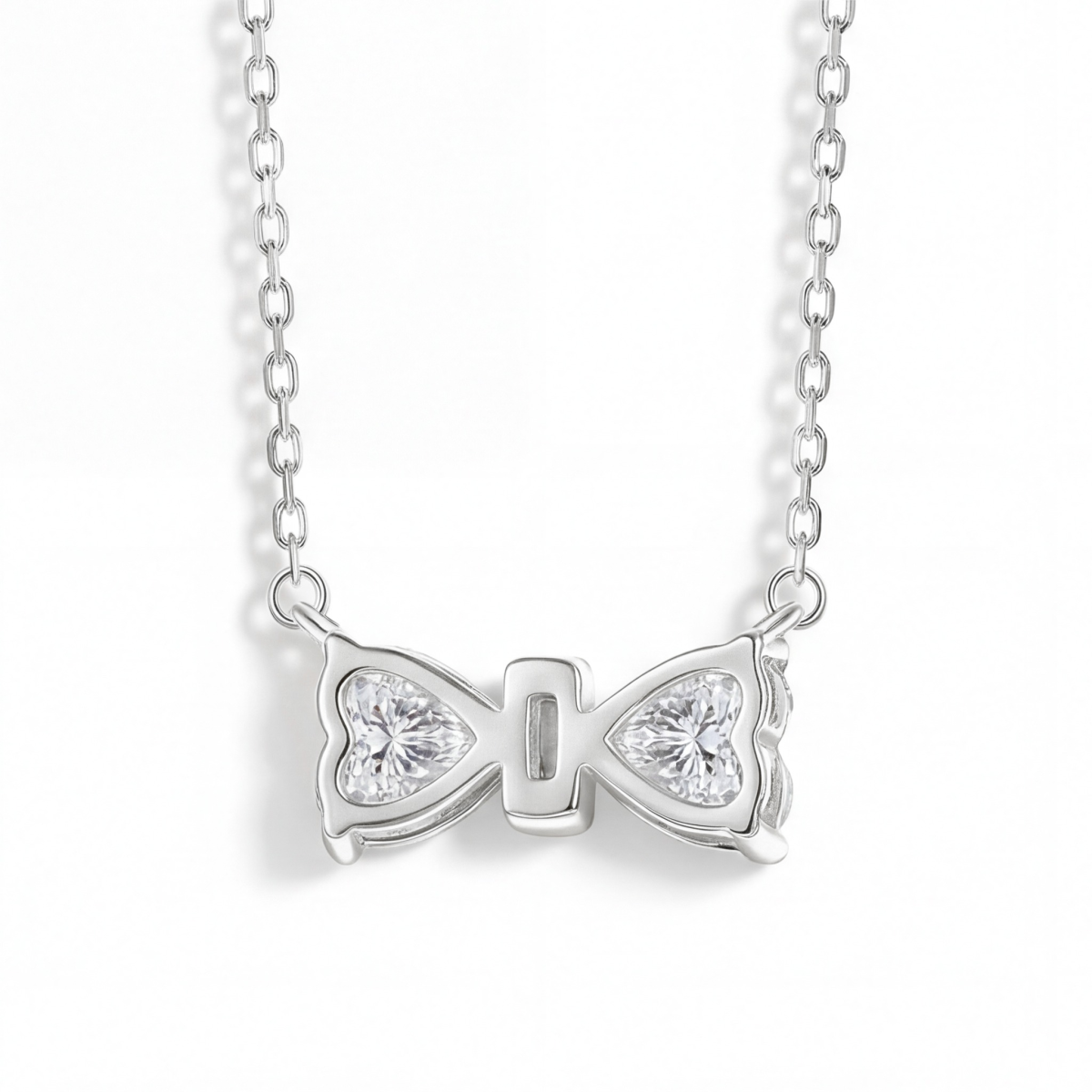 Pairle - Collar con dos moissanitas talla corazón y barra central engastada en pavé