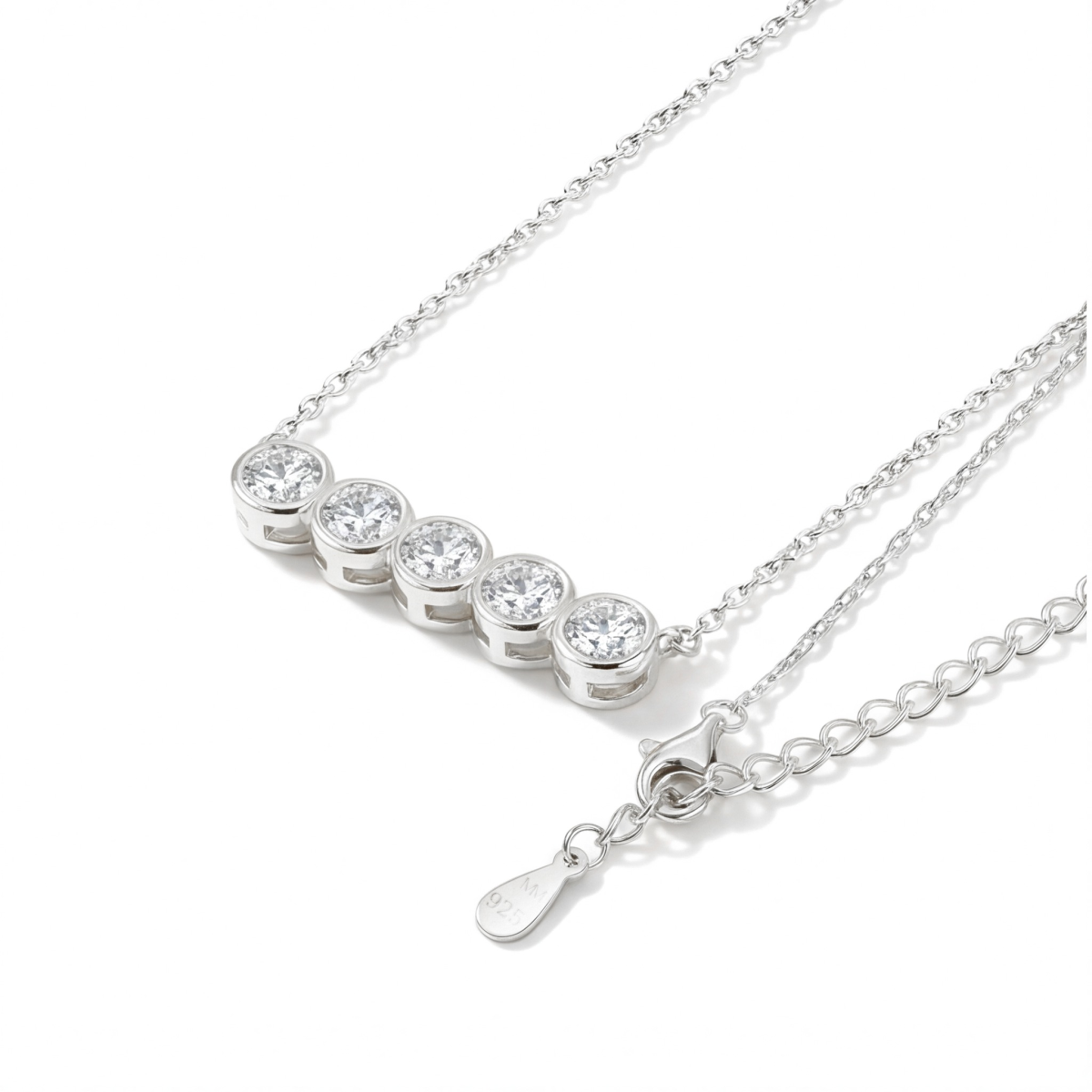 Quinta - Collar de moissanita de cinco piedras con engaste en bisel