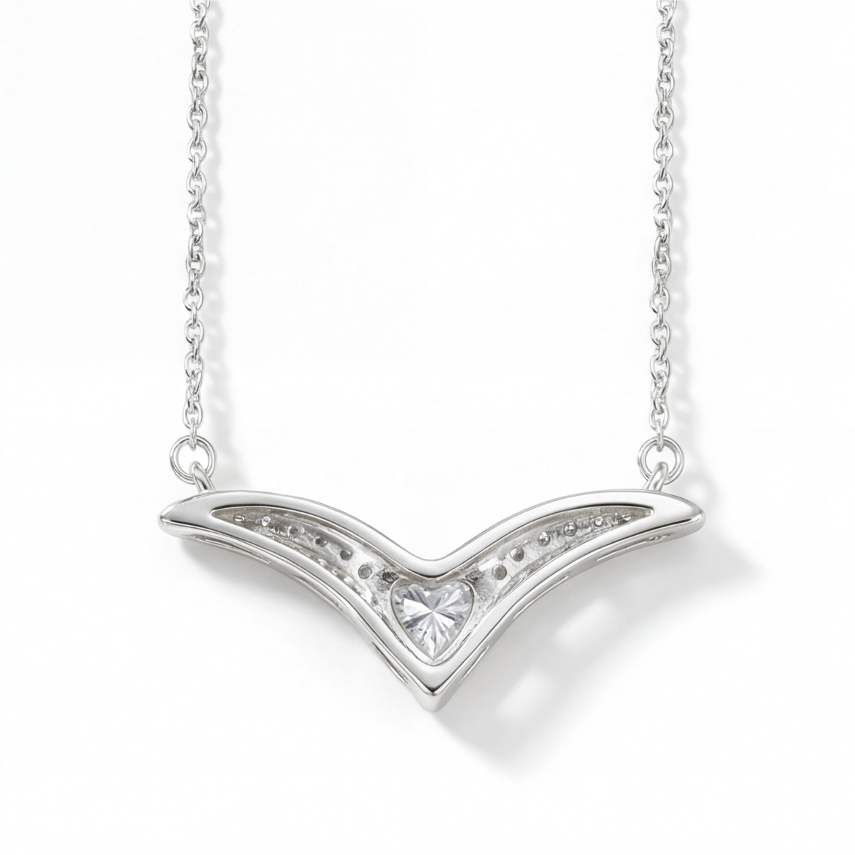 Vaneza - Collar elegante de moissanita en forma de V con detalles de pavé