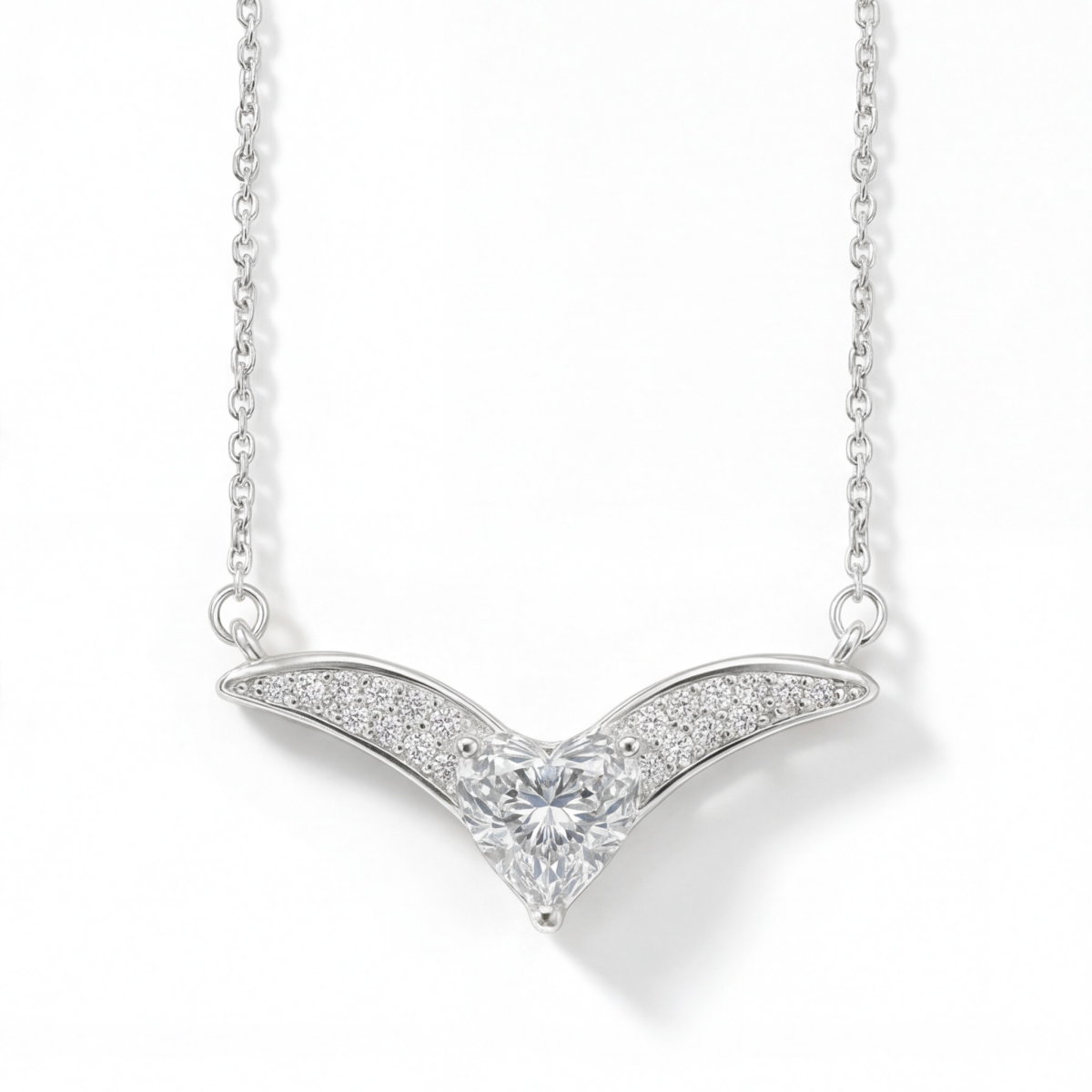 Vaneza - Collar elegante de moissanita en forma de V con detalles de pavé