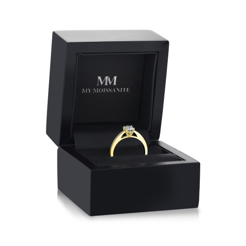 Eloise - Anillo solitario de moissanita de talla oval