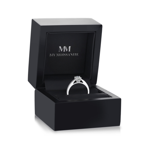 Eloise - Anillo solitario de moissanita de talla oval