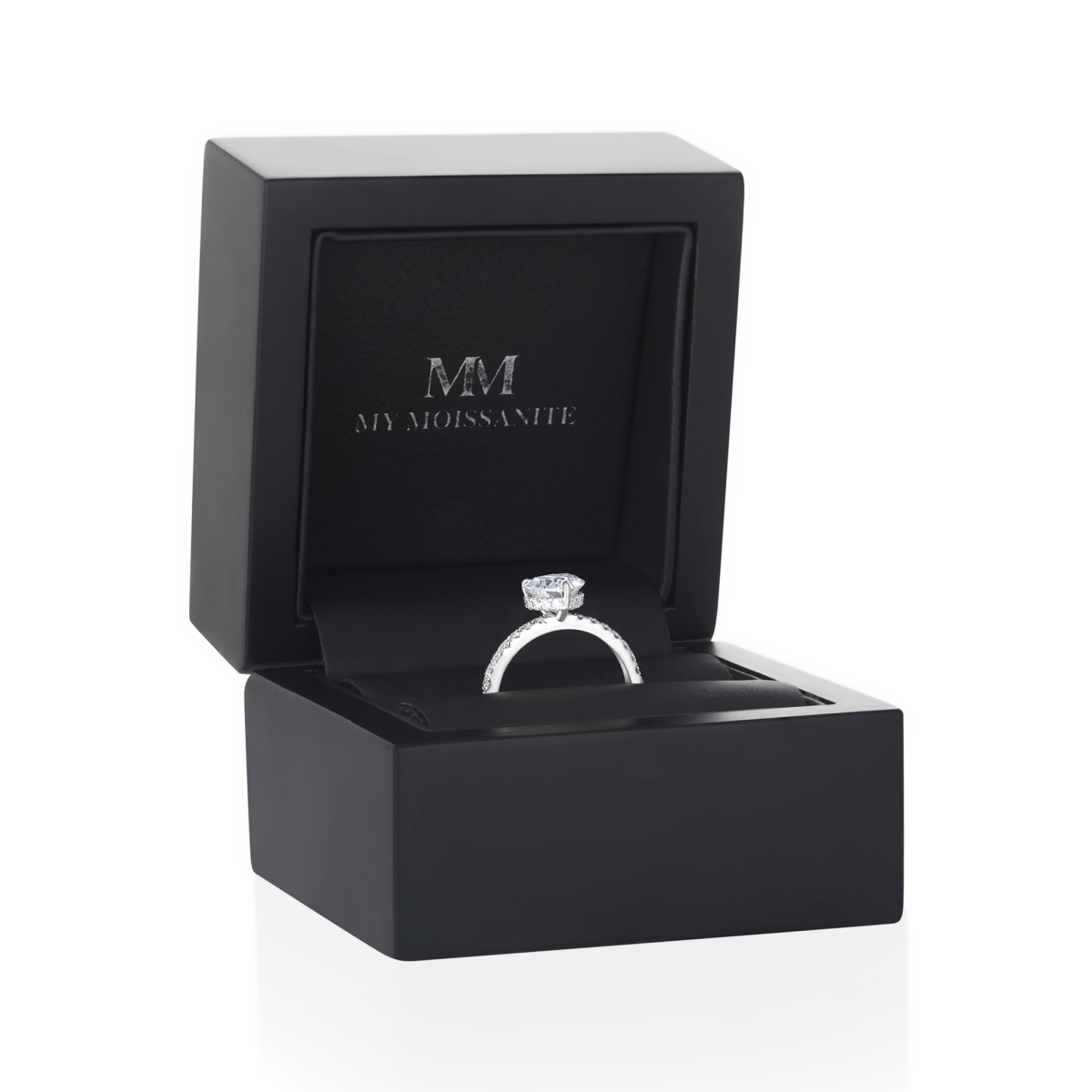 Amoretta - Anillo de compromiso de moissanita de talla corazón con hombros en pavé