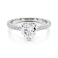 Amoretta - Anillo de compromiso de moissanita de talla corazón con hombros en pavé