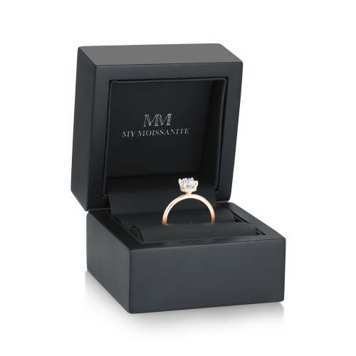 Ovalisse - Anillo de moissanita de talla oval con halo oculto circular