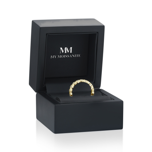 Verona - Anillo de eternidad con moissanitas de talla cuadrada y redonda y detalles milgrain