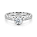 Celeste - Anillo de compromiso de moissanita con piedras laterales en pavé