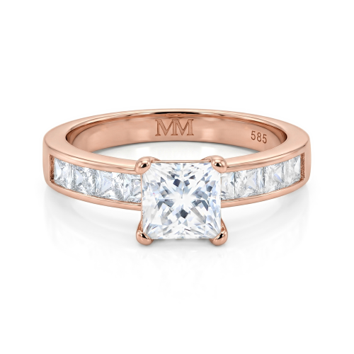 Clarity - Anillo de compromiso de moissanita de talla princesa con piedras laterales engastadas en carril
