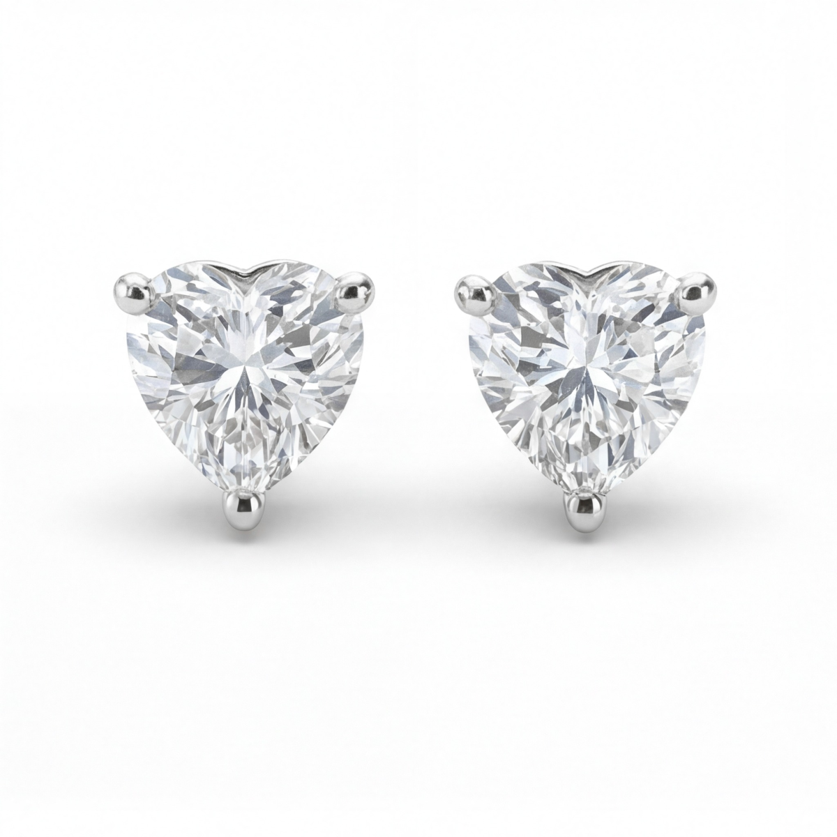 Allure - Pendientes de moissanita talla corazón