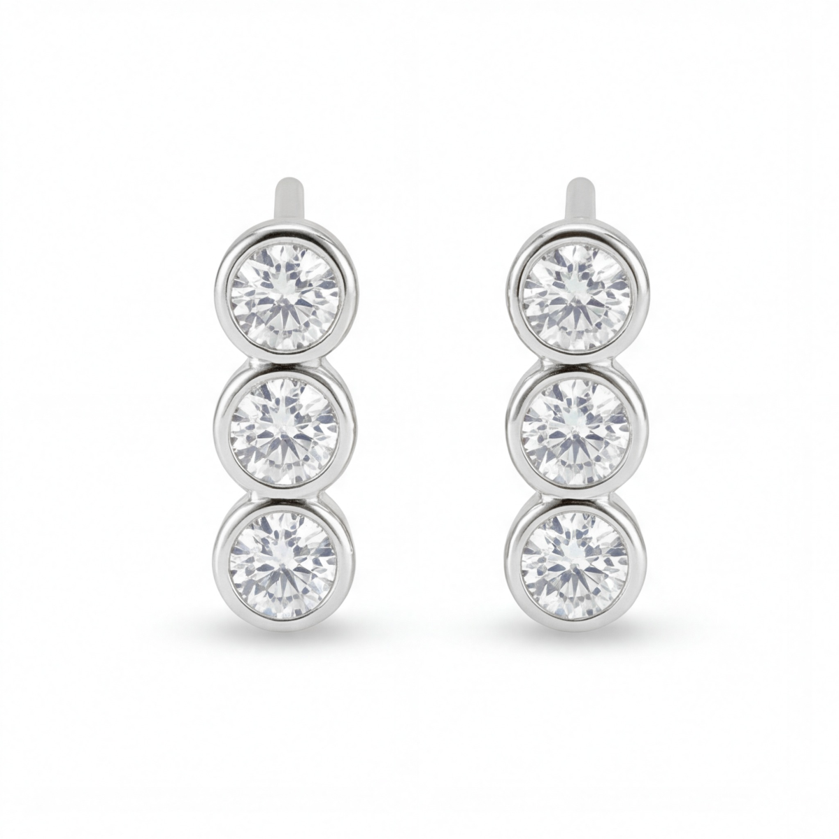 Tri-Bezel - Pendientes de botón de moissanita con engaste en bisel