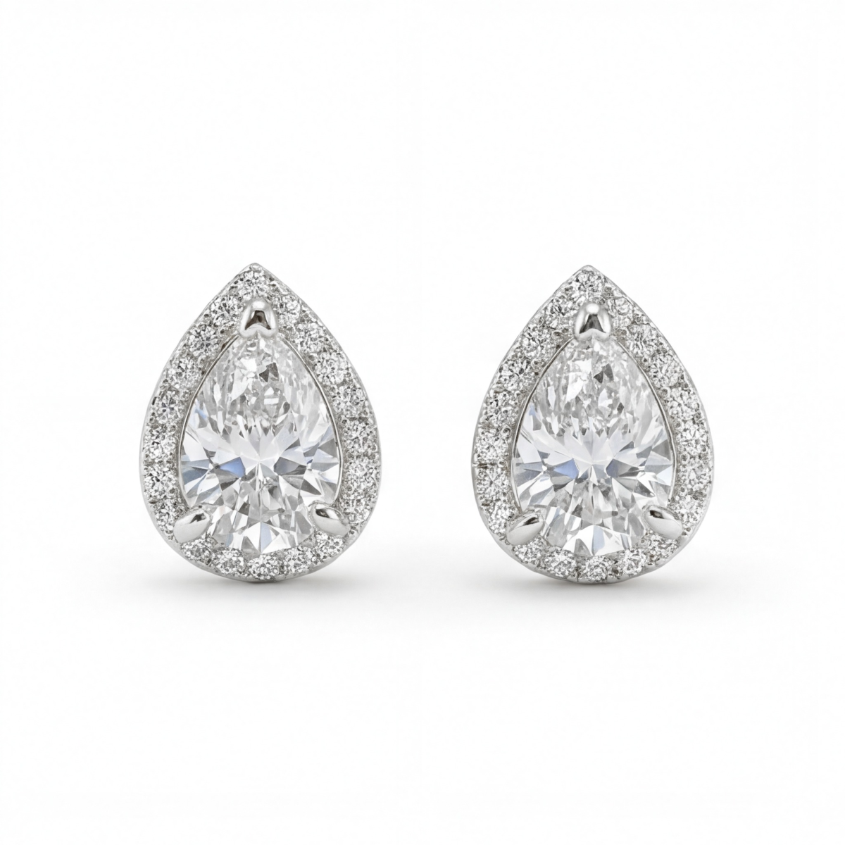 Halo Pears - Pendientes de botón de moissanita talla pera con engaste con halo