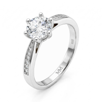 Sophia - Anillo de Compromiso de Moissanita con Piedras Laterales en Pavé
