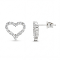 Corazon - Pendientes de botón de moissanita con engaste pavé en forma de corazón
