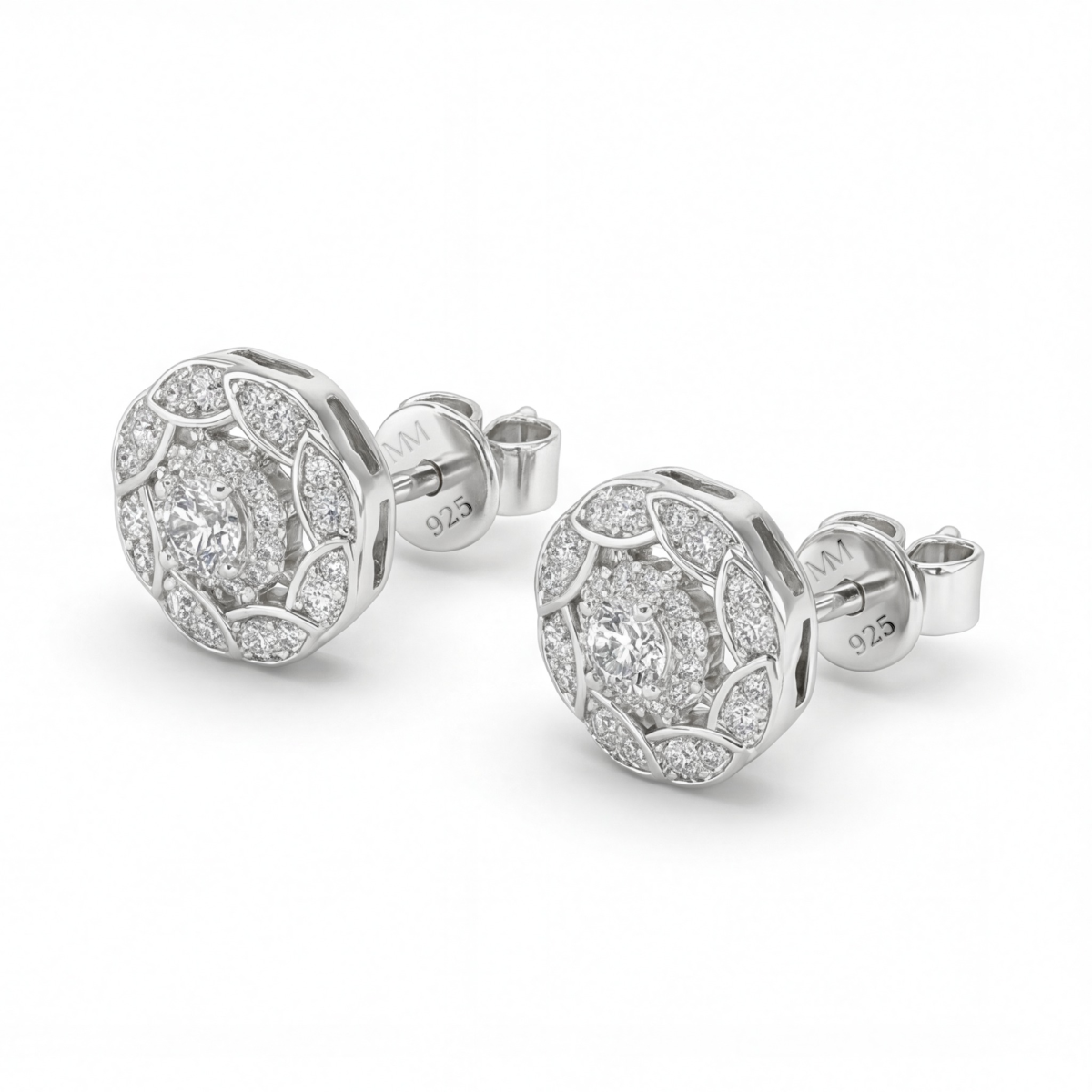 Double Halo - Pendientes de botón de moissanita con engaste con halo