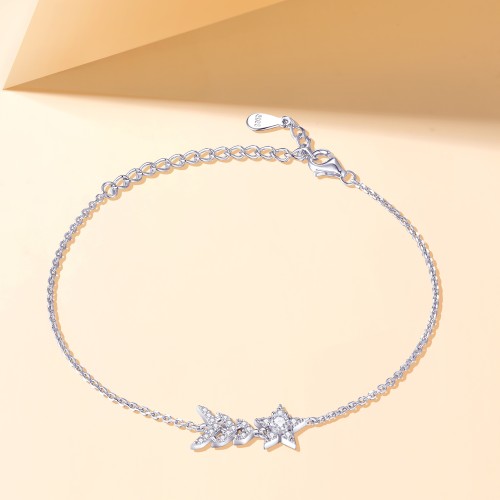 Stellaris - Pulsera ajustable con charm de estrella de moissanita y engaste pavé