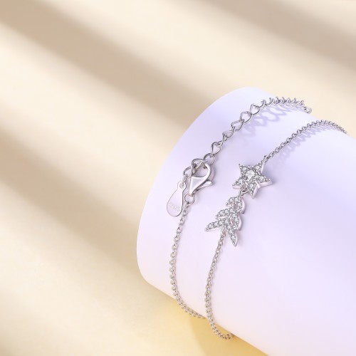 Stellaris - Pulsera ajustable con charm de estrella de moissanita y engaste pavé