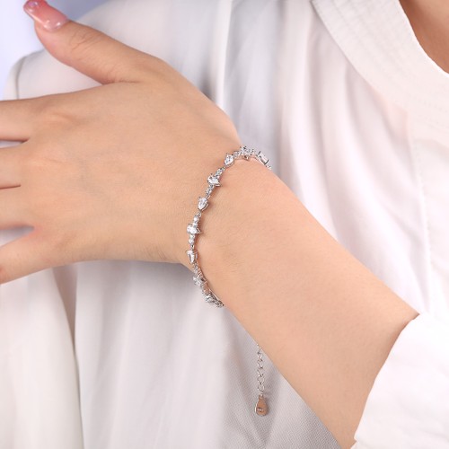 Perlette - Pulsera de moissanita talla pera con elegante simetría