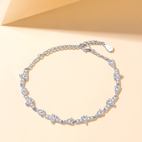 Perlette - Pulsera de moissanita talla pera con elegante simetría