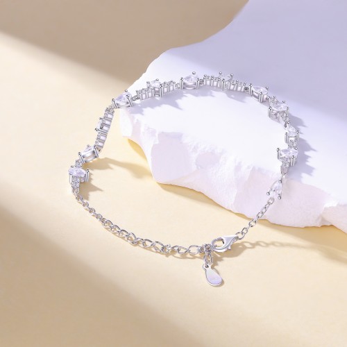 Perlette - Pulsera de moissanita talla pera con elegante simetría