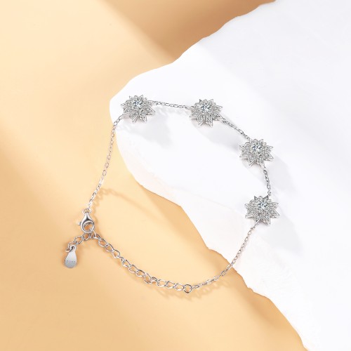 Stellara - Pulsera floral de moissanita con cadena ajustable