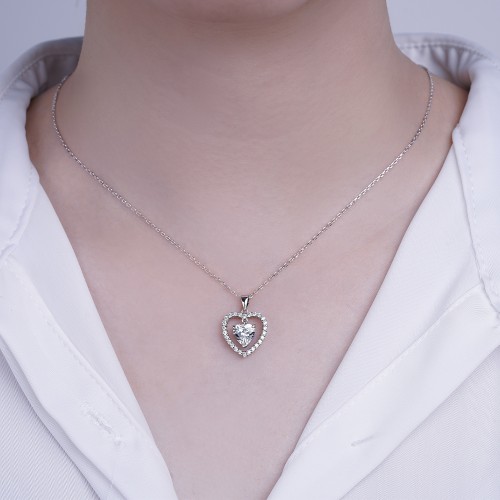 Valoria - Colgante de moissanita de talla corazón con detalle de halo