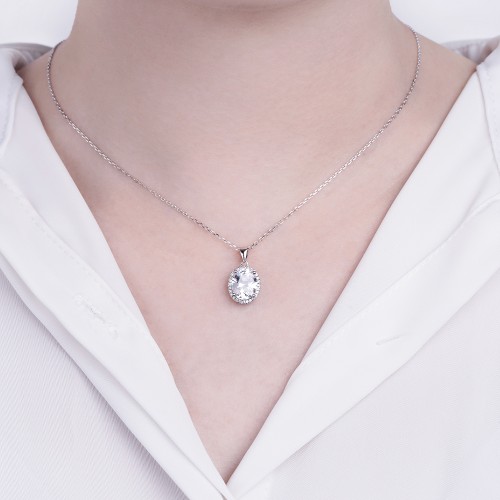 Clarique - Colgante Clásico de Moissanita de Forma Oval con Halo de Pavé