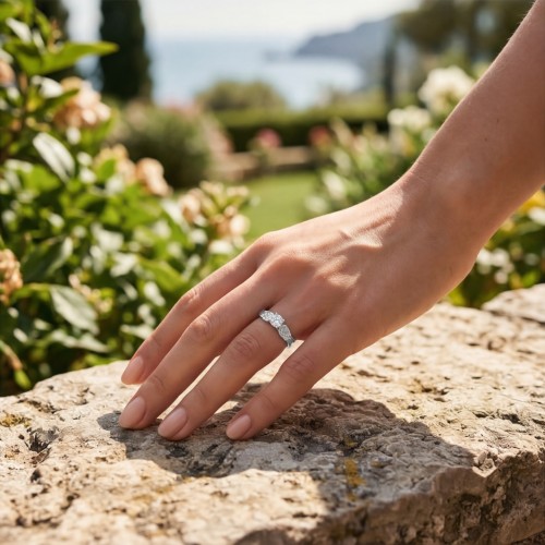 Feathra - Anillo de Moissanita de la Snitch Dorada de Harry Potter con Detalles Alados - lifestyle