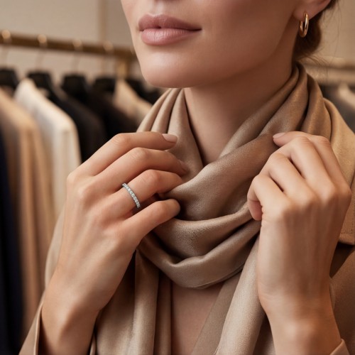 Starlet - Anillo de eternidad de moissanita - lifestyle