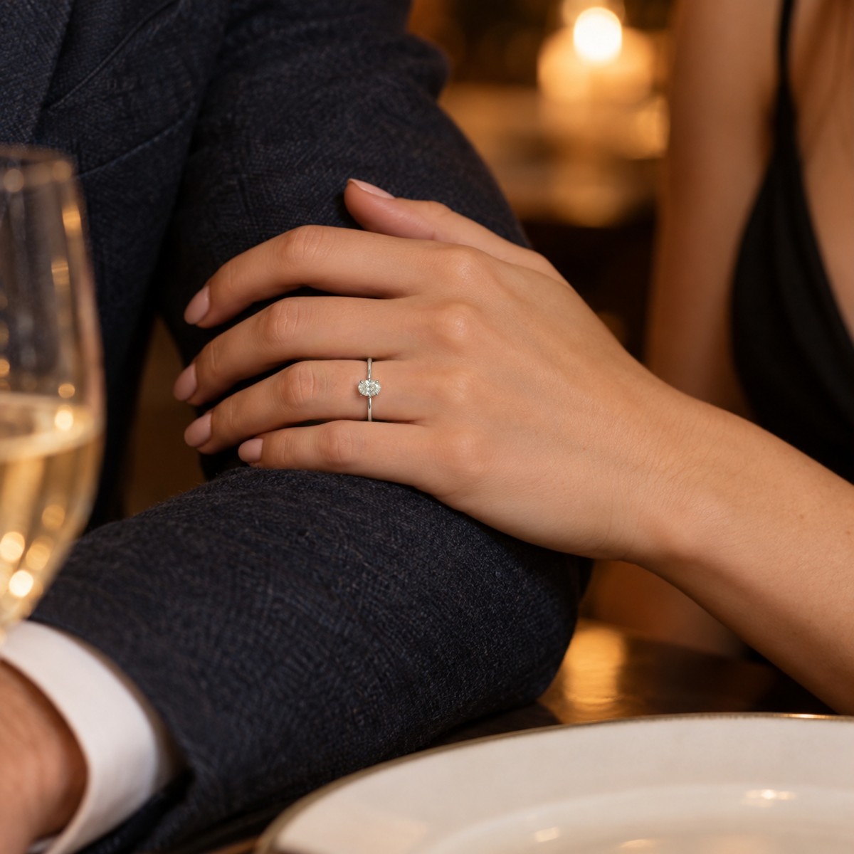 Mignon - Anillo solitario de moissanita oval con seis garras