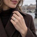 Sylvaine - Anillo de compromiso de moissanita ovalada con grupos de piedras de talla marquesa en forma de hojas y doble brazo