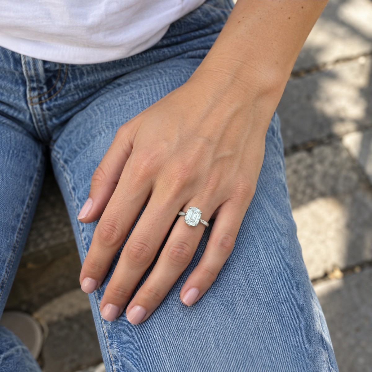 Reverie - Anillo de compromiso solitario de moissanita talla cojín alargada con ocho garras