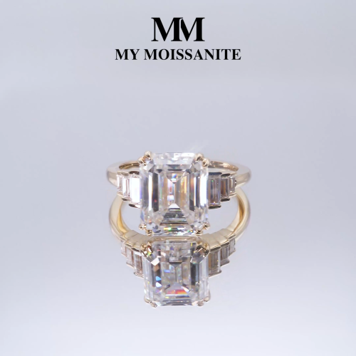 Rectanglo - Anillo de moissanita de talla esmeralda con detalles de talla baguette