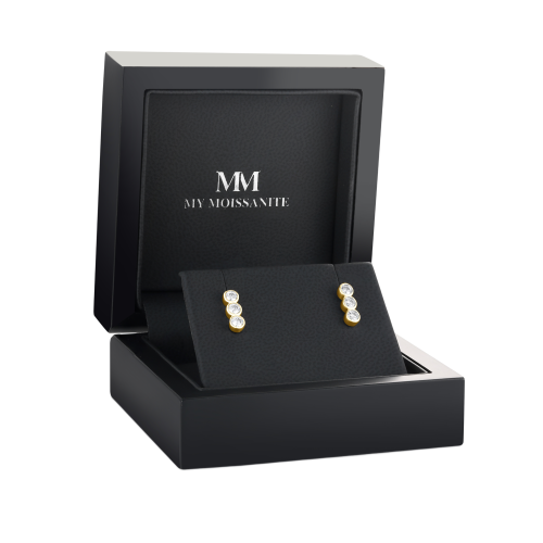 Tri-Bezel - Pendientes de botón de moissanita con engaste en bisel