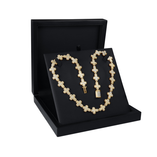 Virtuoso - Cadena con cruz de moissanita de talla esmeralda y pavé con cierre llamativo